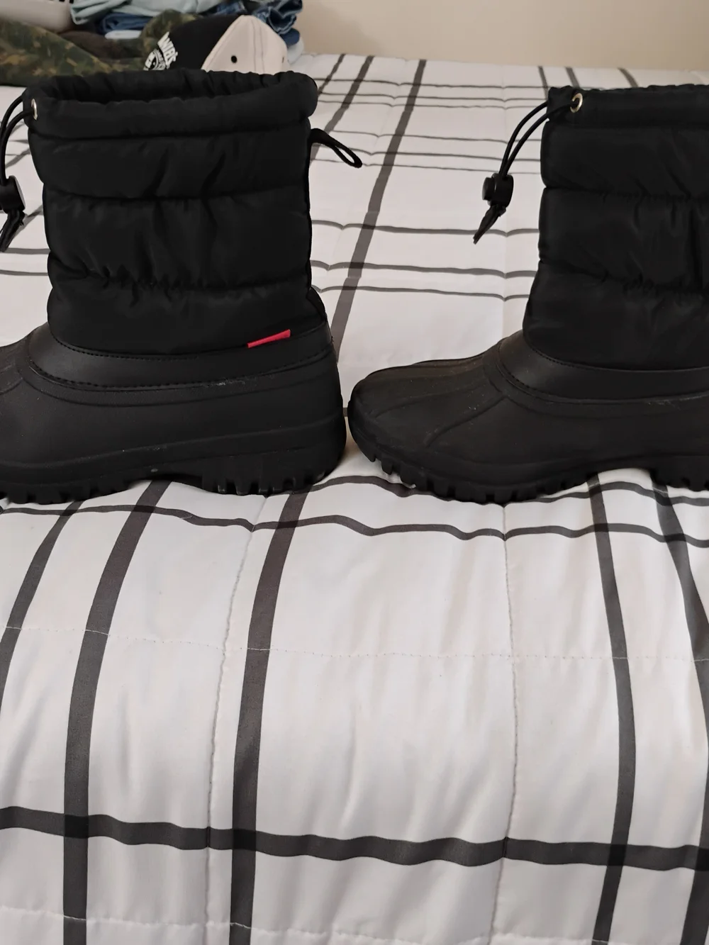 Chooka Woman's  Black Waterproof Snow Boots with Drawstring
